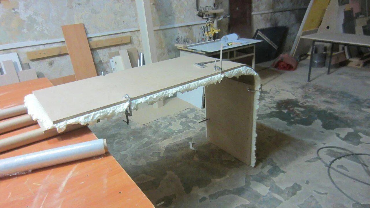 Каркас под раковину на кухню. Столешница из гипсокартона на кухне. Столешница под умывальник из гипсокартона. Изготовить каркас столешницы. Каркас для столешницы на кухне.