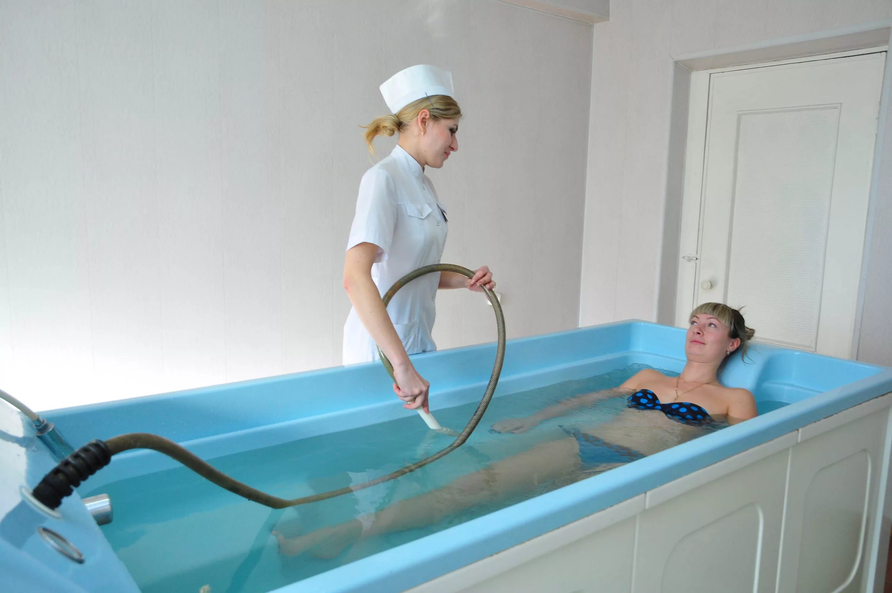 Ребенок в ванне в санатории. Лечение в санатории пятигорска искра. Санаторий фрегат новороссийск транснефть. Санаторий с детьми на море с лечением. Санаторий грязелечебница ейск.