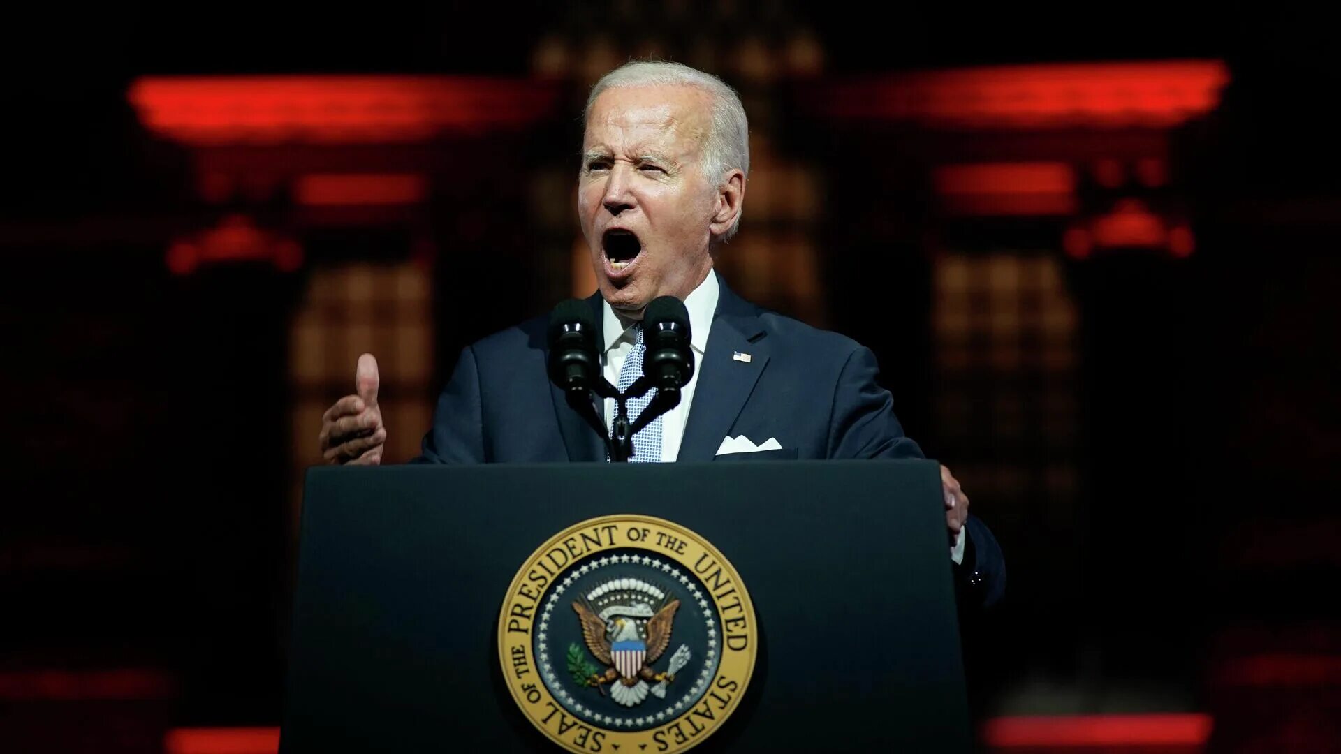 Байден красные. Речь байдена. Biden speech. Речь байдена. Байден красные.