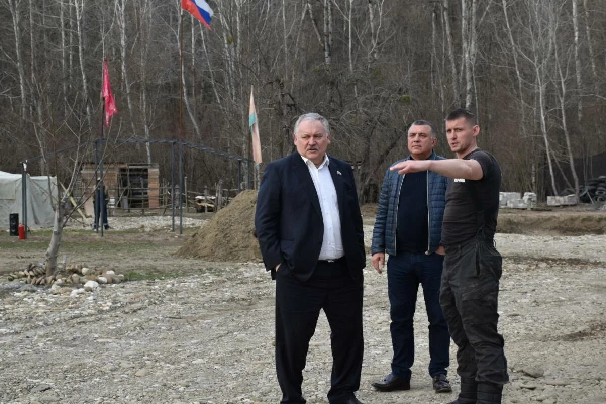 Дтп в апшеронском районе. Дтп в апшеронском районе. Укладка асфальтобетона на мост. Апшеронский районный военкомат. Дтп в апшеронском районе.
