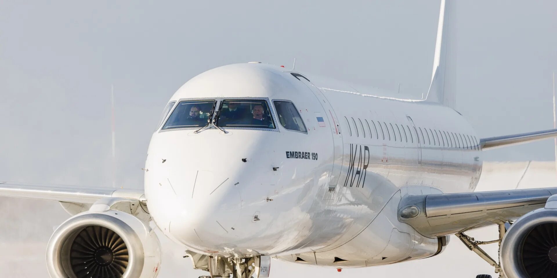 Иваново мин воды самолет. Эмбраер 190 Норд Винд. Embraer 190 Северный ветер. Самолет Эмбраер 110. Иваново самолет.