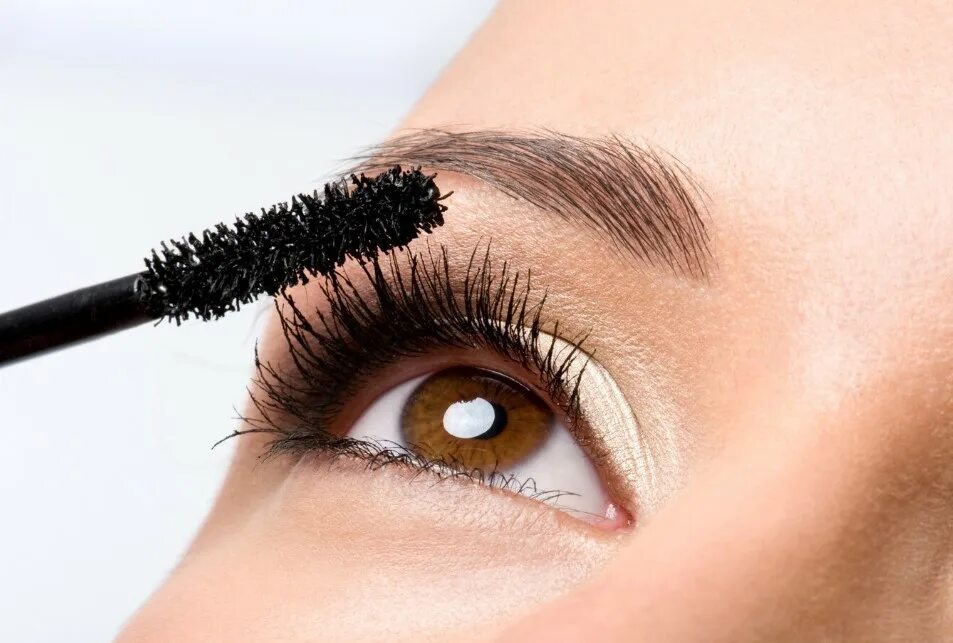 Curl lashes. Тушь для ресниц. Накрашенные ресницы. Ресницы накрашенные тушью. Ресницы накрашенные тушью красиво.