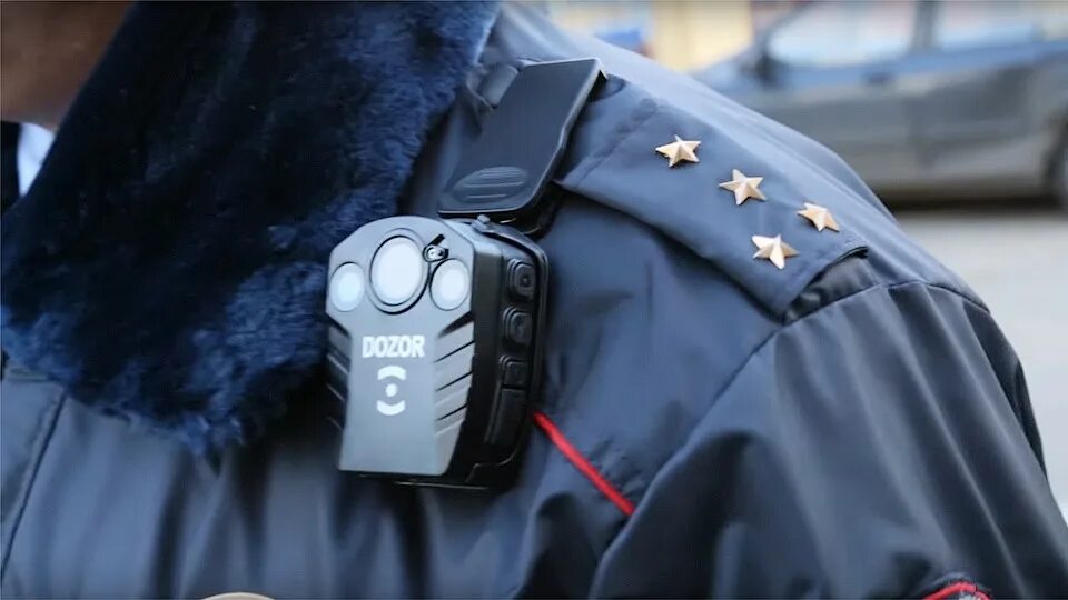Камера сотрудник. Видеорегистратор дозор ФСИН. Камера dozor у сотрудников полиции. Дозор ГИБДД видеорегистратор сотрудников. Dozor видеорегистратор полиция.