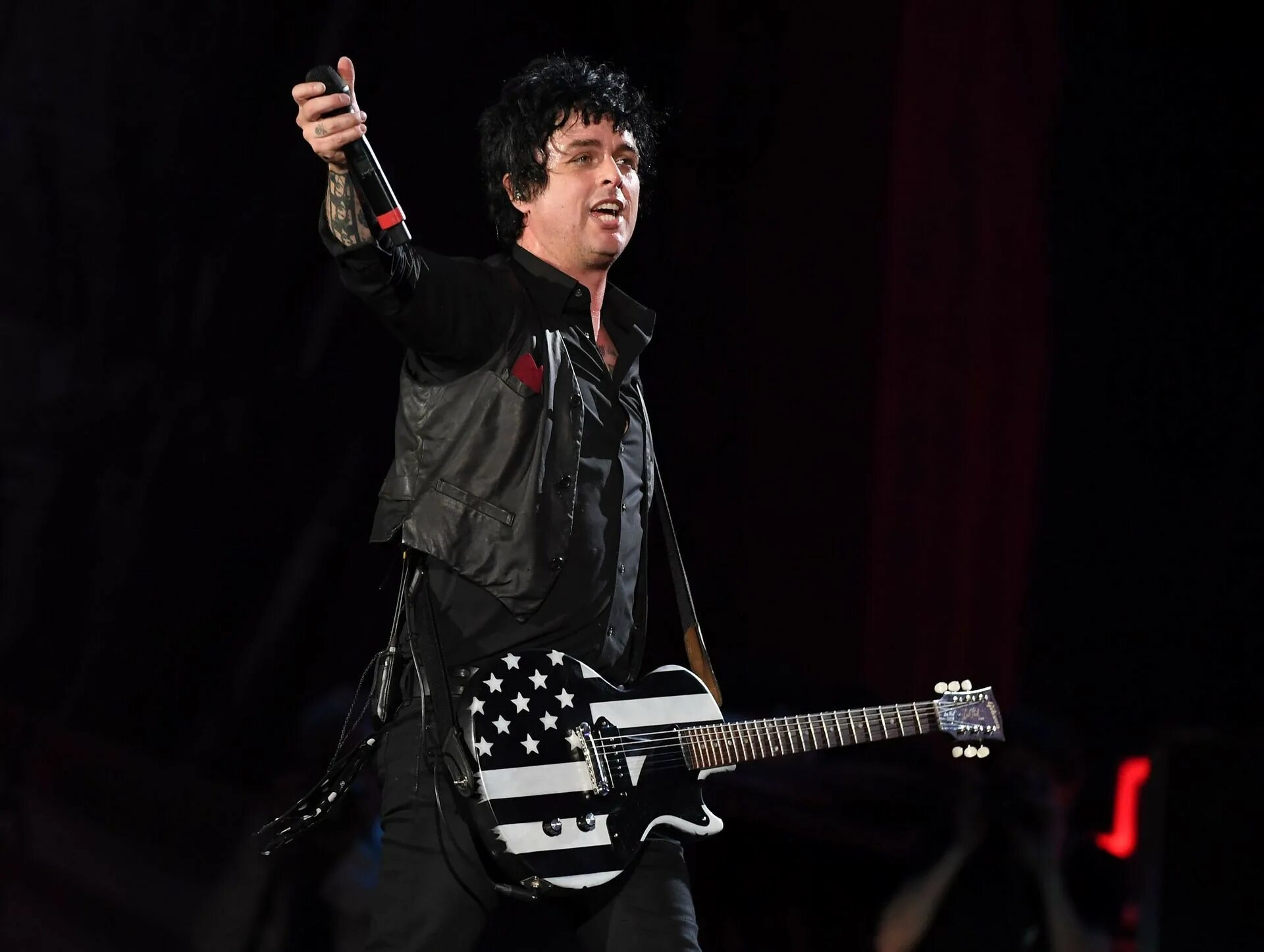 Билли Джо 2022. Билли Джо Армстронг. Green Day солист. Билли Джо Армстронг сейчас 2022. Слушать песню green