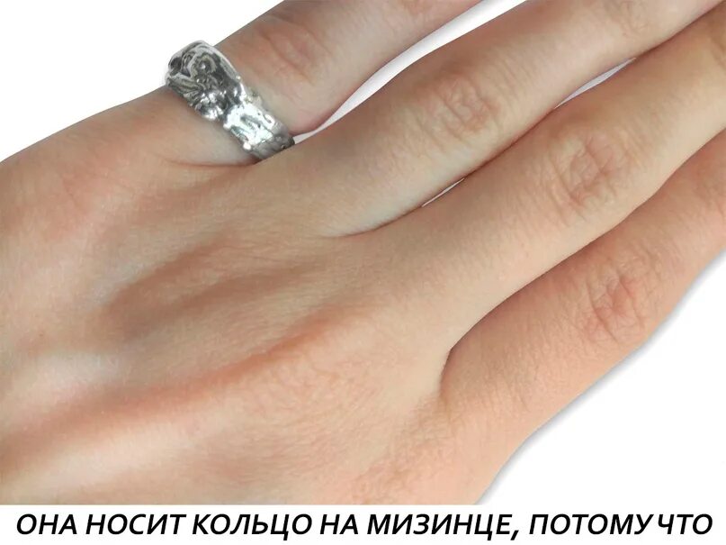 Кольцо на мизинце у женщин на правой. Кольцо на мизинец женское. Серебряное кольцо на мизинец женское. Кольцо на указательном пальце. Серебряное кольцо на большой палец женское.