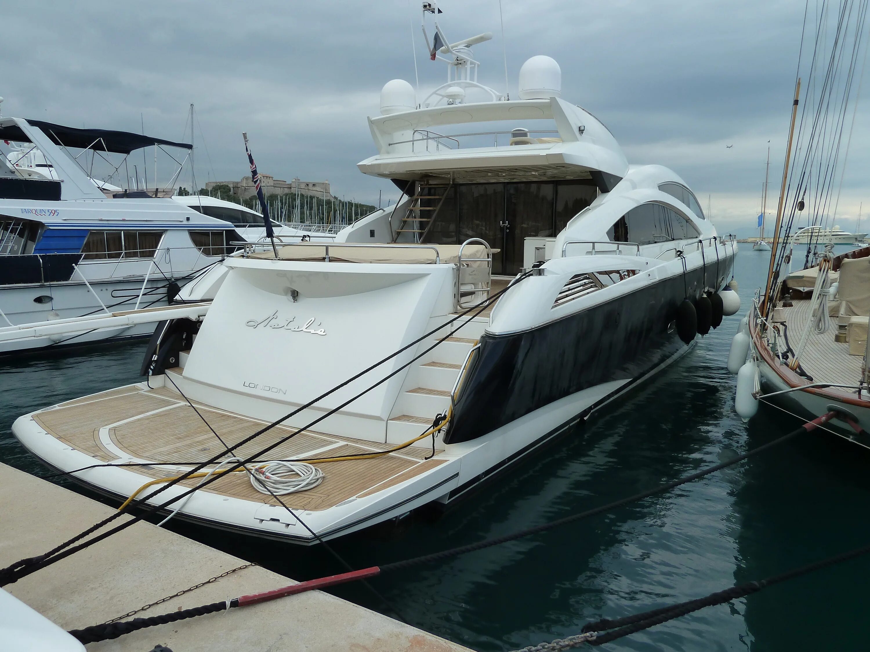 65 футов. Sunseeker Predator 50. Sunseeker Predator 75. Сансикер 65. Сансикер 66.