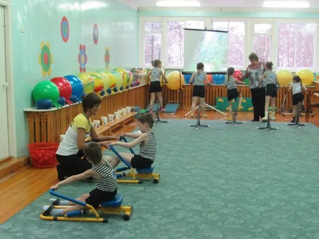 мастер класс инструктора по физической. физкультурные упражнения с платком. мастер класс для инструктора по физической культуре. дети на физкультуре в детском саду. мастер класс инструктора по физической.