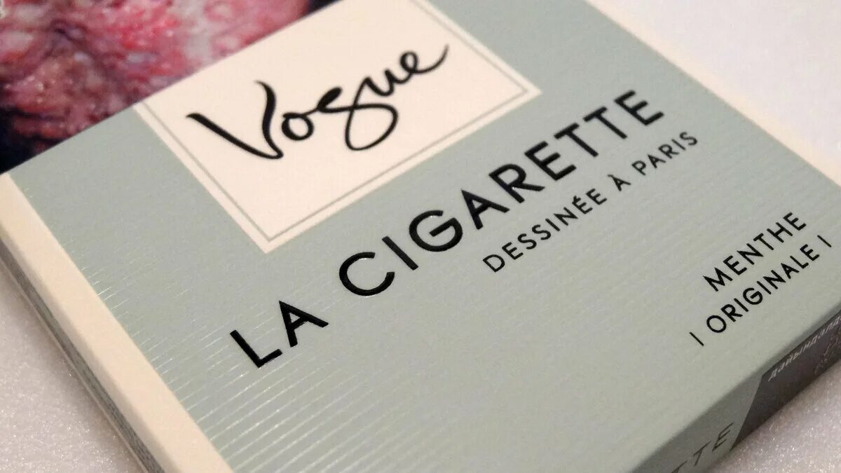 Vogue la cigarette menthe. Вог Классик моментс сигареты. Сигареты Vogue la cigarette. Vogue Menthol сигареты. Вок ментол