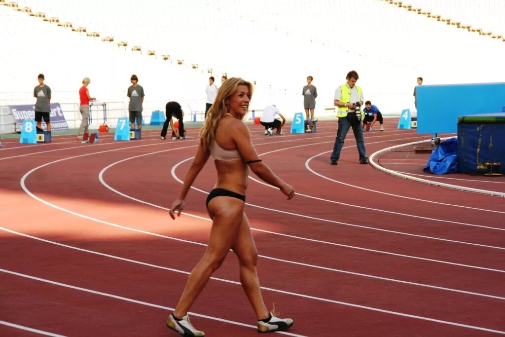 Эллисон стокк. Немецкая бегунья алиса шмидт. Немецкая бегунья алиса шмидт. Алисия шмидт бегунья. Новгородцева виктория легкая атлетика.