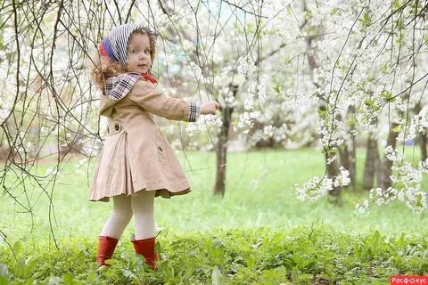 В саду девица гуляла песня