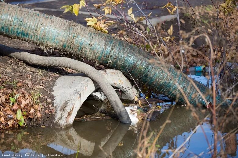 Загрязнение водоемов. Разлив сточных вод. Загрязнения водоемов северного кавказа. Северный кавказ грязная вода. Загрязнение водоемов нефтью.