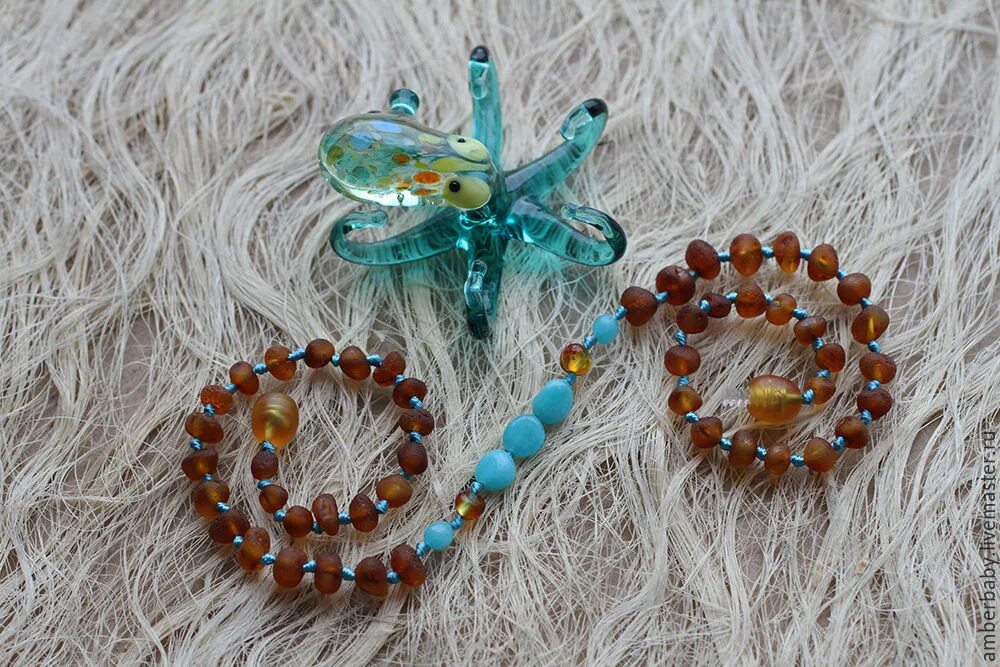 Бижутерия из бусинок. Разноцветные бусы. Украшения с цветными бусами. Съедобные бусы. Детские бусы и браслеты.