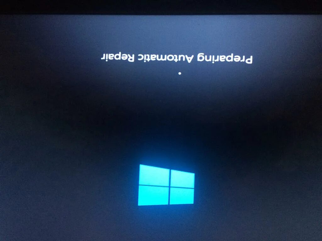 Не включается дальше заставки. Загрузка Windows 10. Не загружается Windows 10. Зависание Windows 10. Зависло обновление Windows 10.