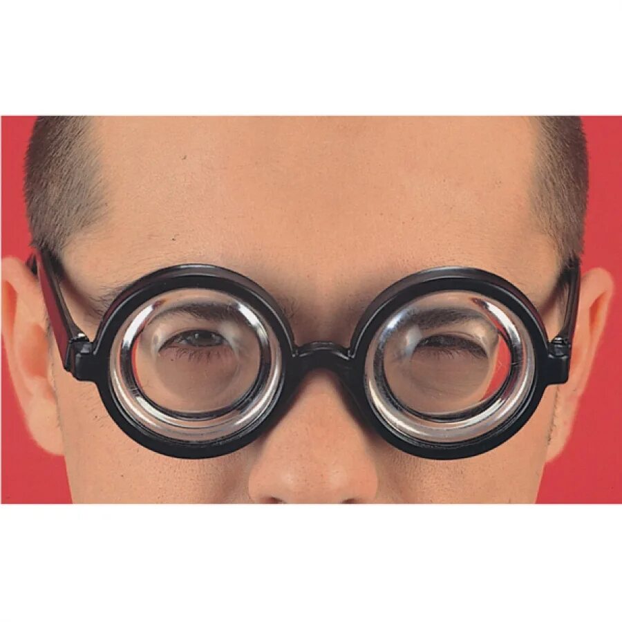 Нужно купить очки. Очки с большими линзами. Очки с толстыми линзами. Очки для зрения с толстыми линзами. Смешные очки для зрения.