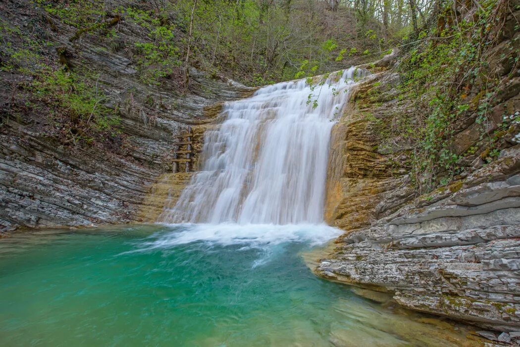 Пшадский водопадкраснодарсикй край. Геленджикский водопад. Водопад изумрудный в геленджике. Водопады реки пшада. Геленджикский водопад.
