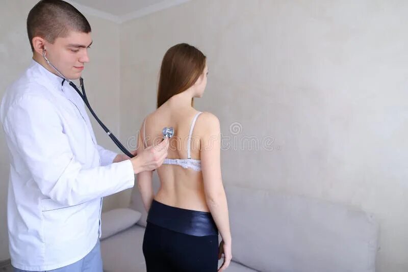 Как девочка приходит к докторам