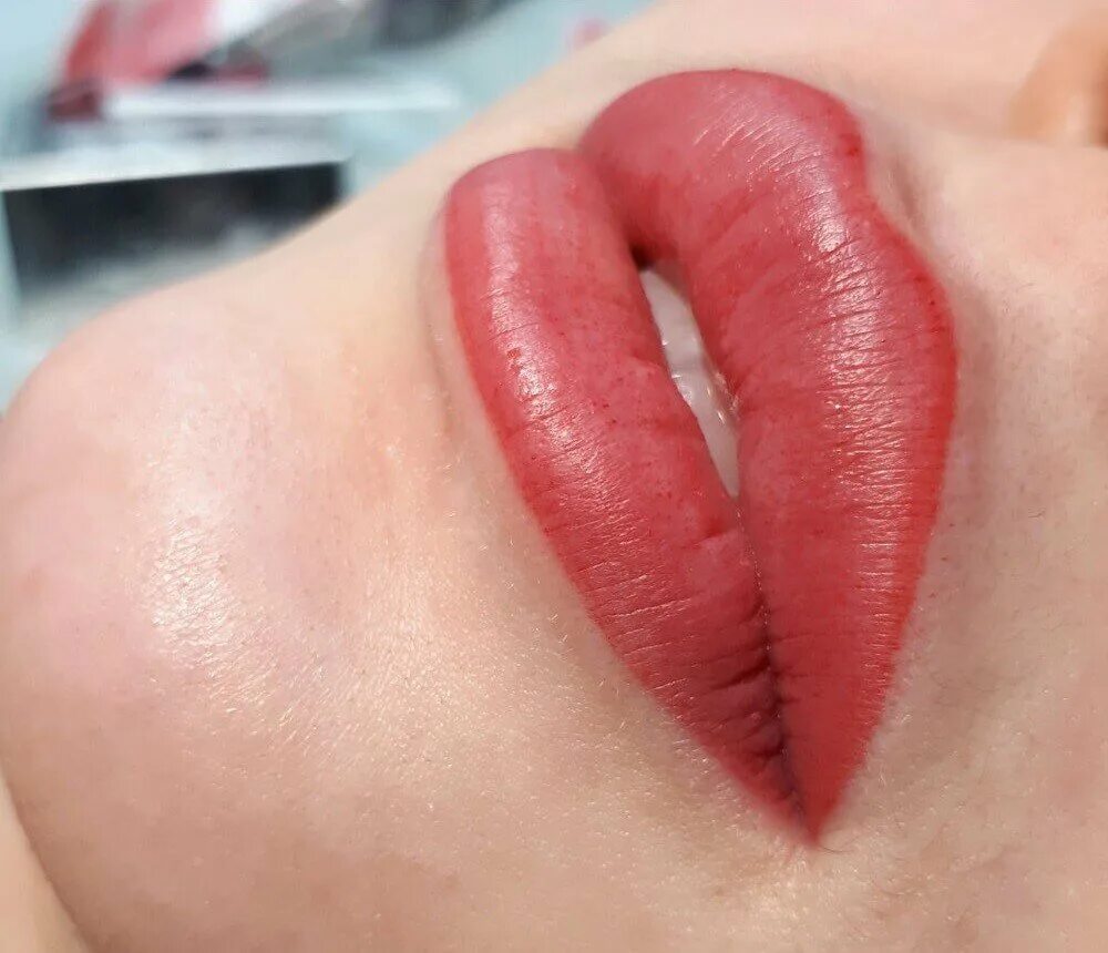 Помадные губы перманентный макияж. Перманент губ помадный эффект. Заживший татуаж губ помадный эффект. Татуаж губ помадный эффект. Татуаж губ перманентный макияж губ.