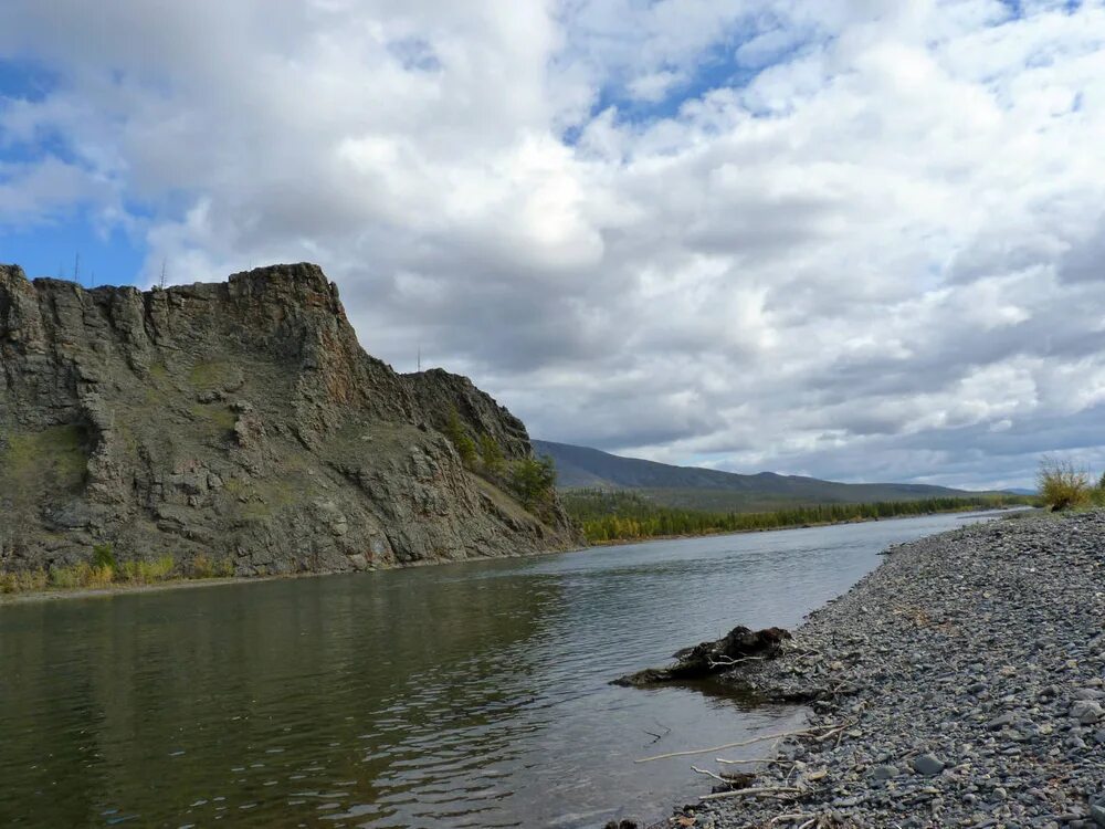 Колыма к какому бассейну. Село Омолон Чукотка. Омолон (река). Омолон Магаданская область. Река Омолон в Магаданской обл.