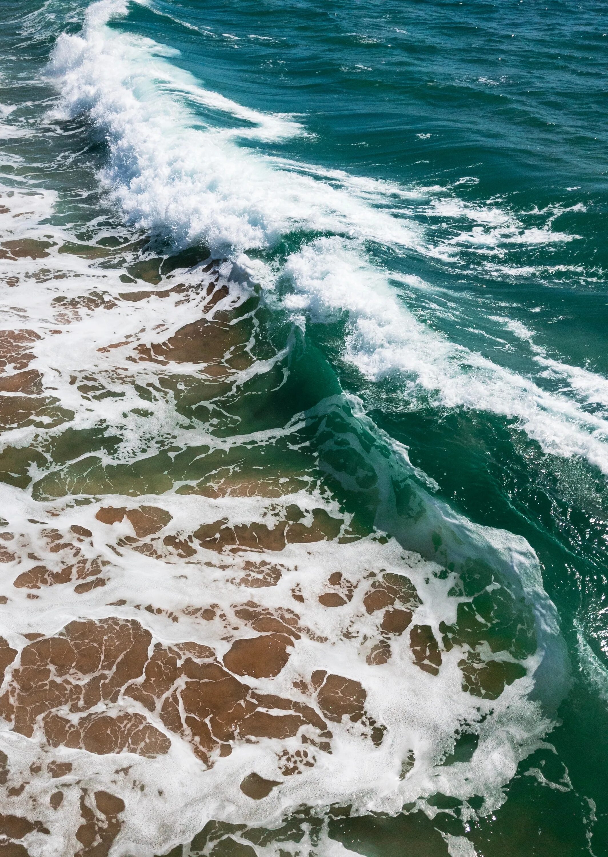 Море разного цвета. Вода океан. волны у берега. море вода. море волны берег.