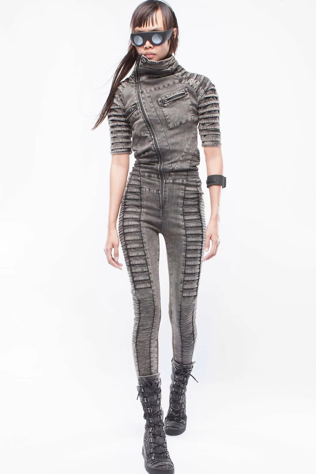 Cyberpunk mode. Мантия в стиле киберпанк. Киберпанк девушки. Стиль кочевника dark-fashion. Футуристичная одежда киберпанк.