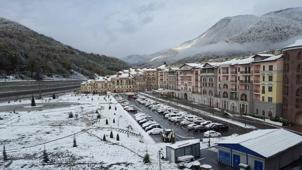 Прогноз погоды эсто садок. Набережная Эсто садок. Село Эстосадок. Набережная времена года Эсто-садок. Эсто садок горные свиньи.