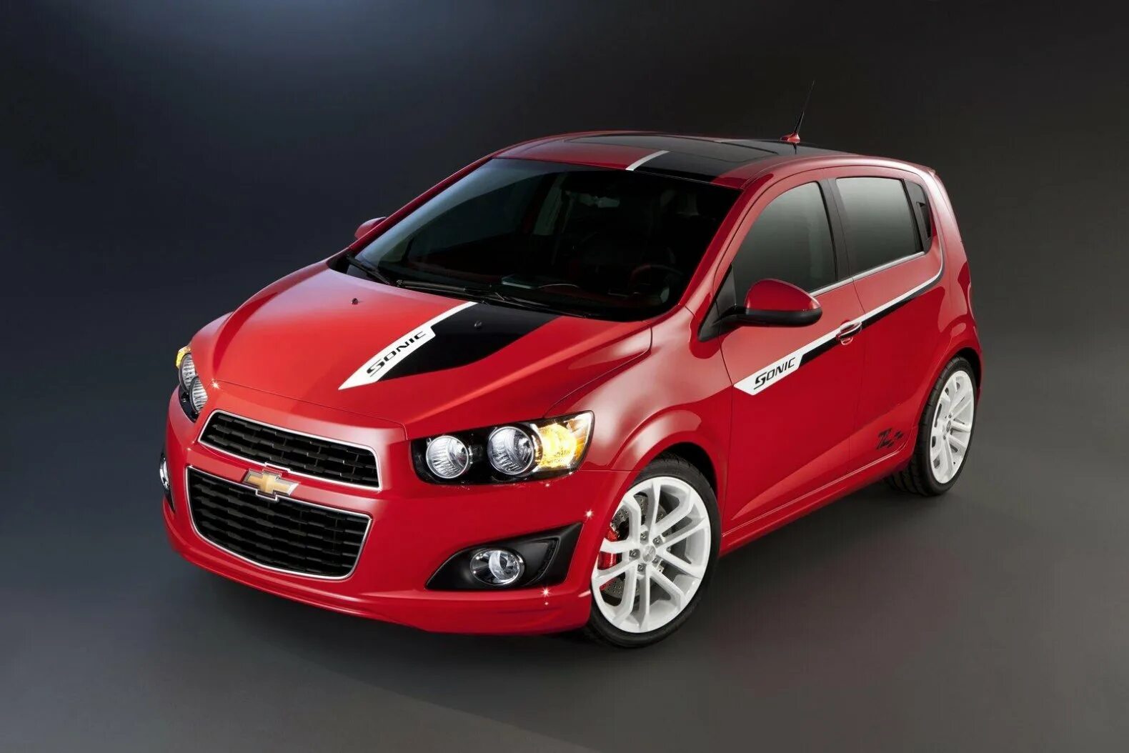 Купить шевроле 300. Chevrolet Aveo t300 хэтчбек. Chevrolet Aveo t300 Sonic. Chevrolet Aveo t300 Sport. Chevrolet Sonic t300.