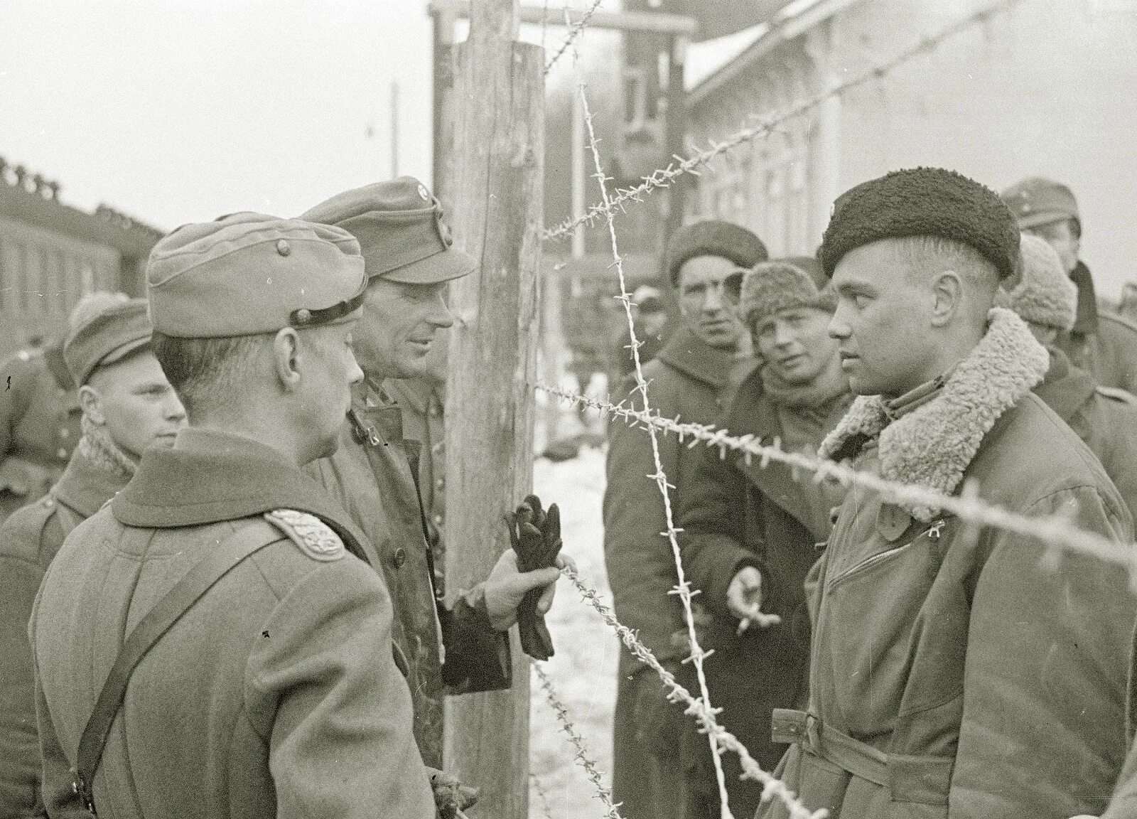 финские пленные солдаты 1939-1940. солдаты красной армии в немецком плену. передача военнопленных. тали ихантала бои. пленные солдаты ркка в финской войне.