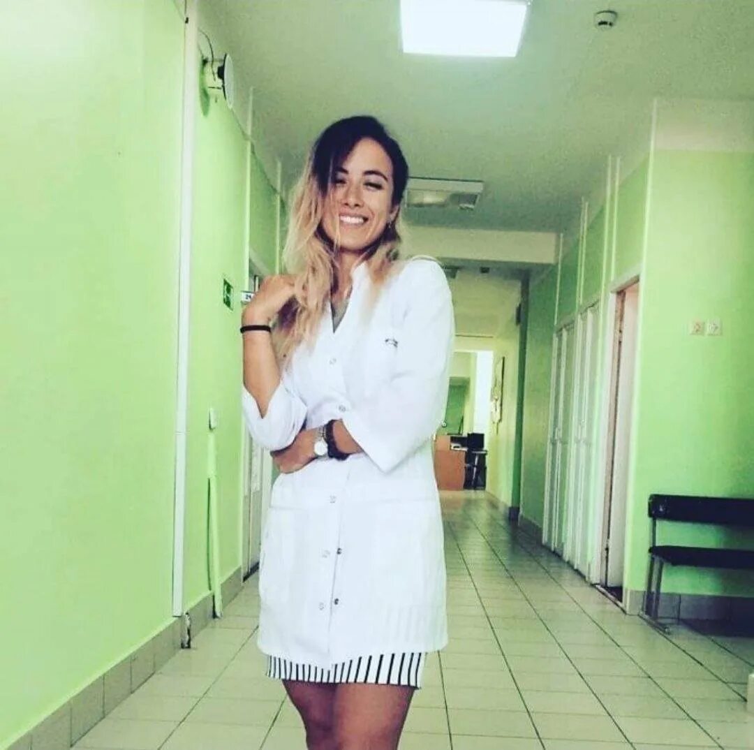 Красивые медсестры. Девушка медсестра. Красивая медсестра в больнице. Красивые девушки медсестры.