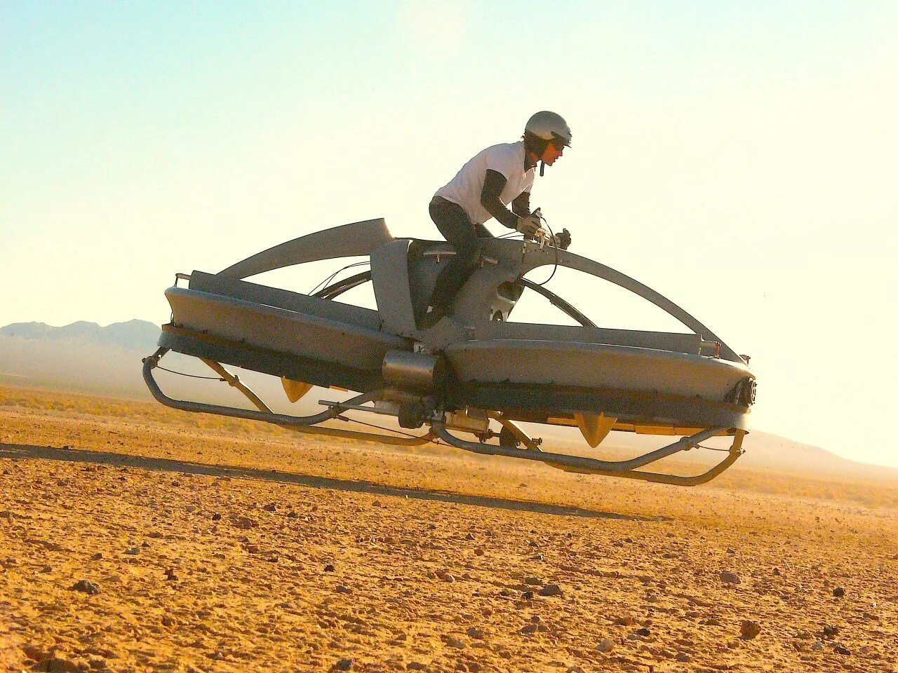 Aero-x Hoverbike. Star Wars Ховербайк. Летающий мотоцикл. Ховербайк летающий.