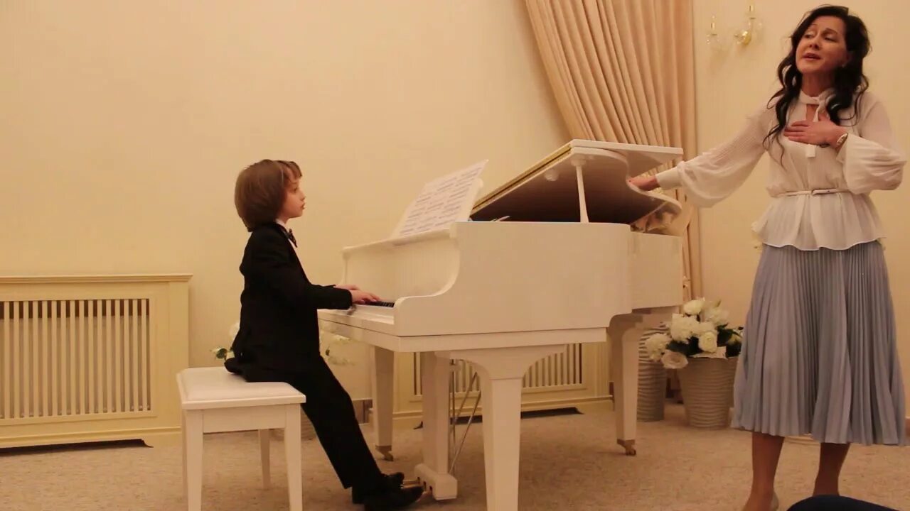 Лев шишкин пианист. Гарипова гульназ габделхалиловна. Лев бакиров фортепиано. Лев и пианино. Кравец пианист.