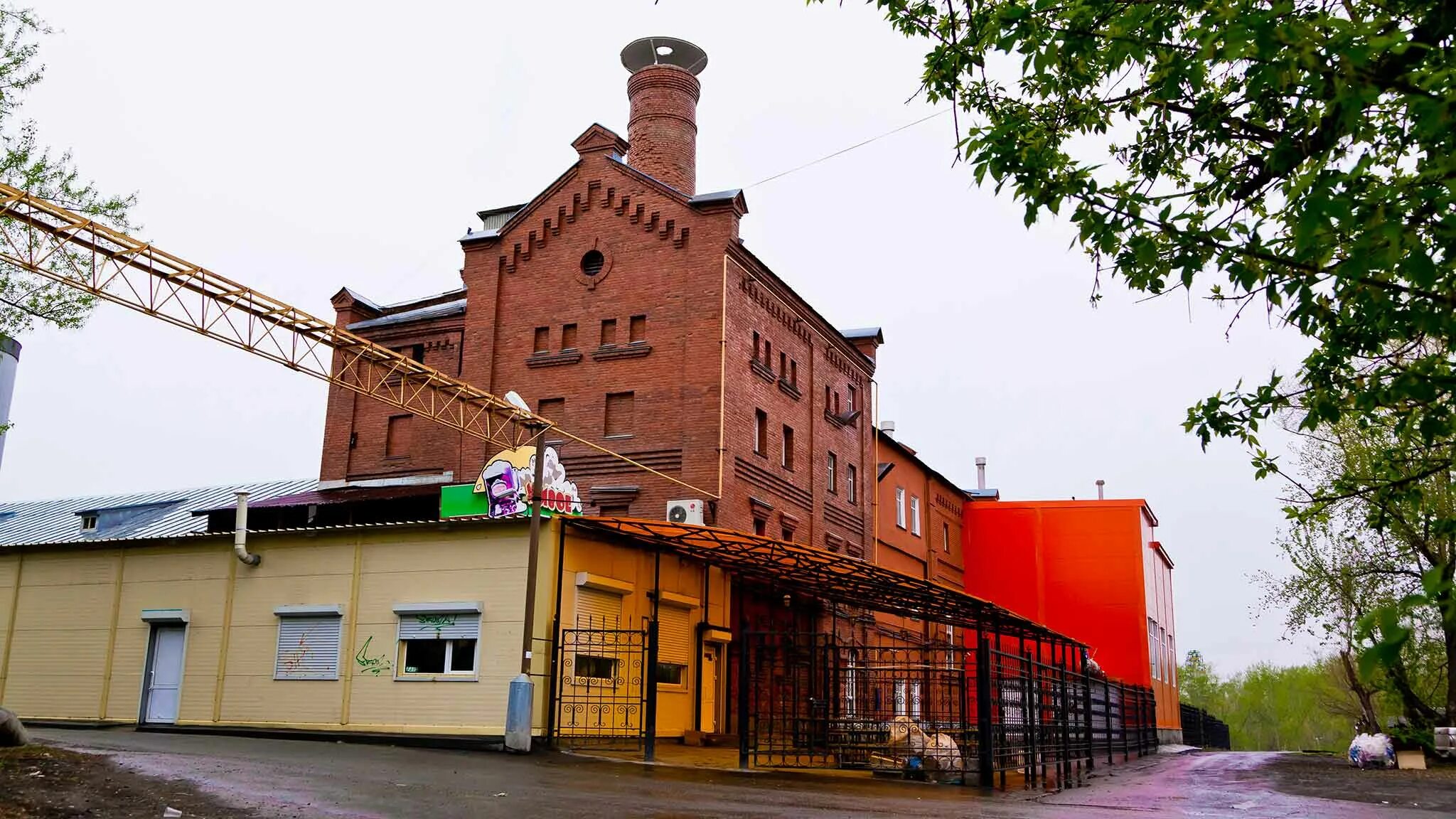 Курганский пивоваренный завод зауральские напитки. Курган пивоваренный завод. Зауральские напитки Курган завод. Пивной завод Курган.