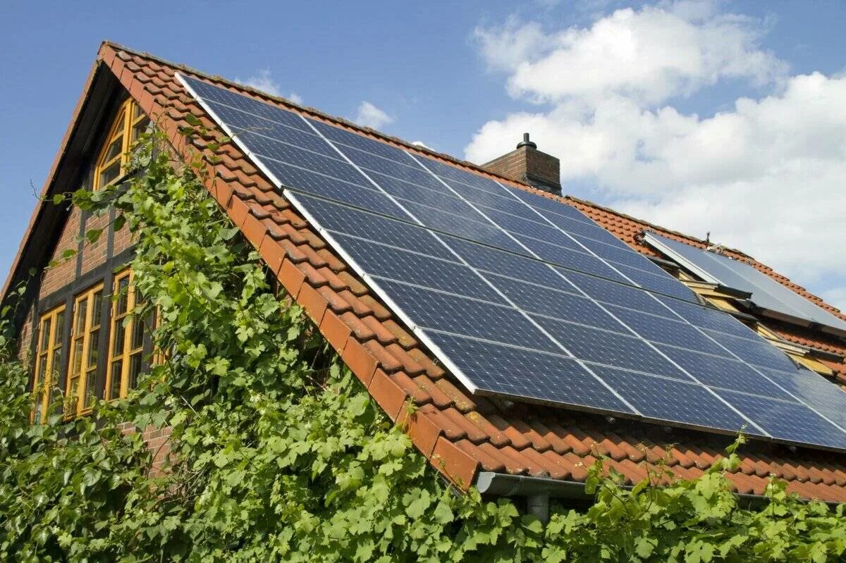 Солнечные батареи фото. Солнечные панели Солар. Solar Panel 2022. Энергия солнца солнечные батареи. Солнечные батареи на крыше.