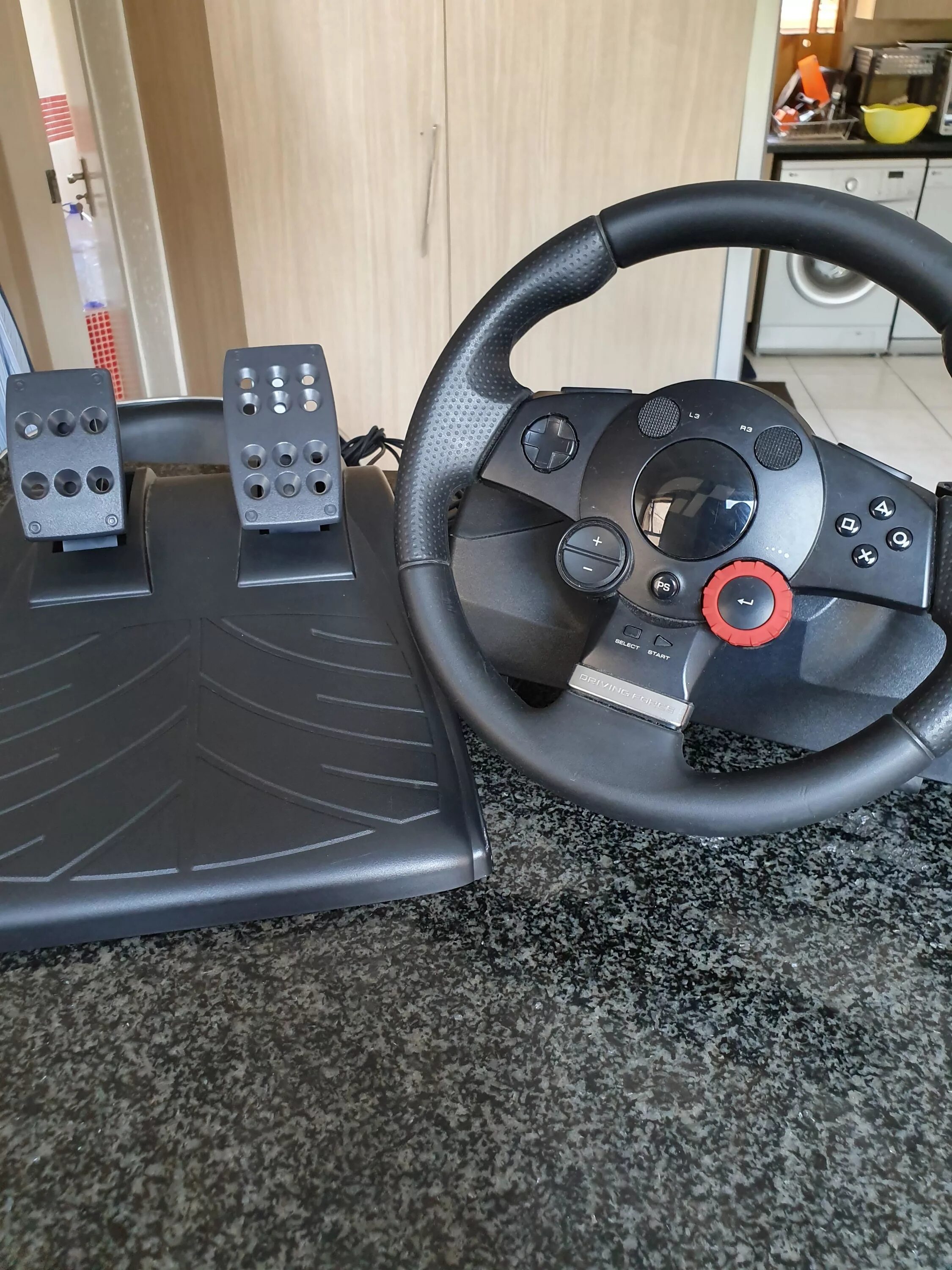 Руль 900 градусов 3 педали. Руль logitech force gt. руль logitech driving force gt 900. руль логитек driving force gt. logitech driving force gt педали.