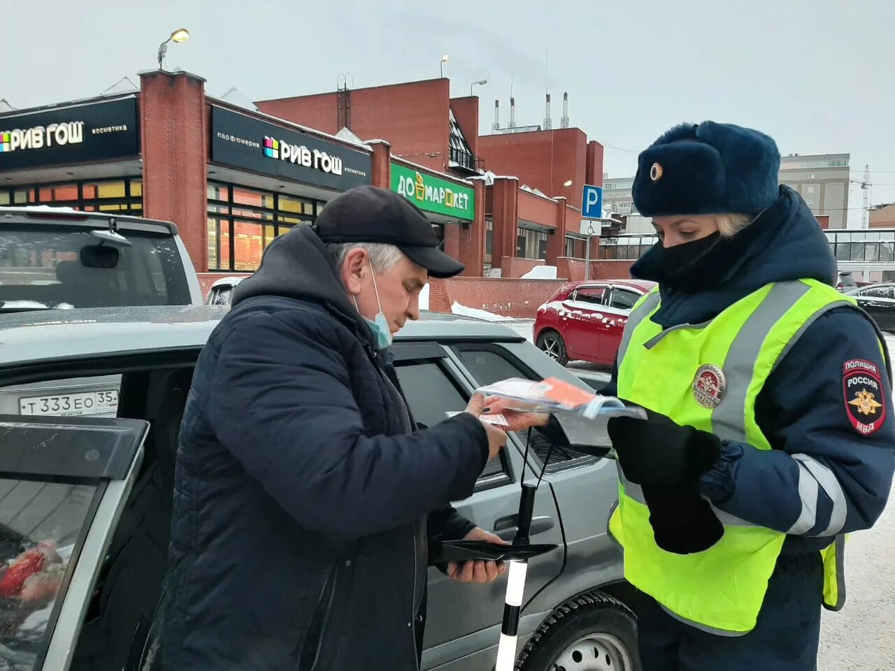 Гаи омск. Инспектор дпс. Инспектор гаи омск. Гаишники омск. Зырянов дмитрий гибдд.