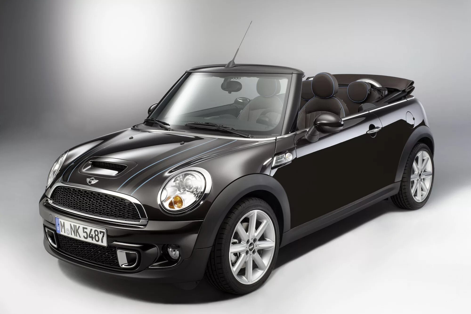 Купить машину минеральных. Mini Cooper Cabrio. Мини Купер 202. Mini Cooper s Cabrio. Мини Купер 3.