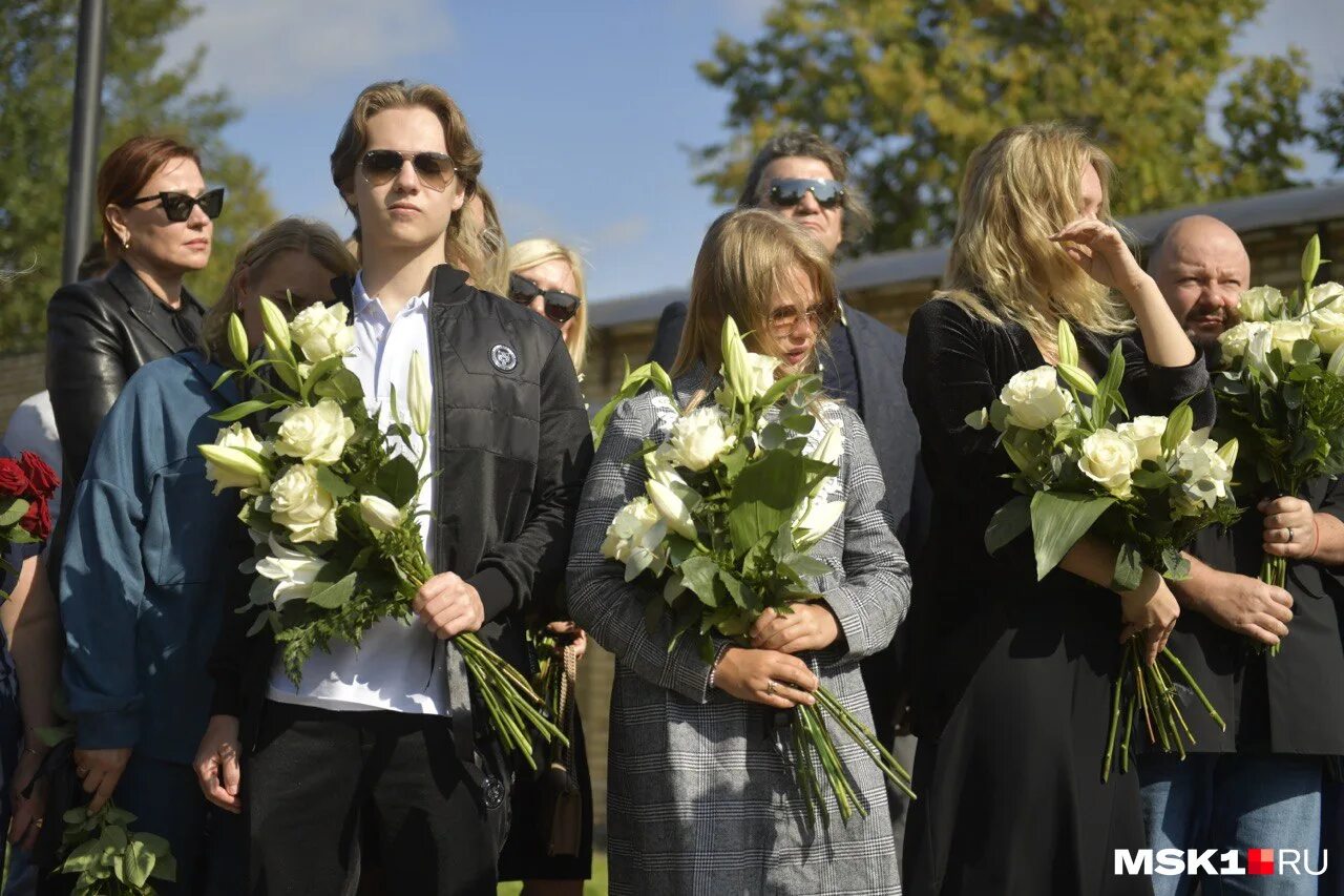 светлана шатунова жена юрия шатунова. жена шатунова последние новости 2023. юрий шатунов похороны семья. семья шатунова. директор шатунова аркадий кудряшов.