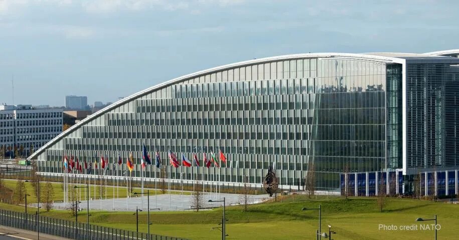 Здание европарламента в брюсселе. Брюссель штаб квартира евросоюза. Здание европарламента в брюсселе вавилонская башня. Здание европарламента в страсбурге. Здание европарламента в страсбурге.