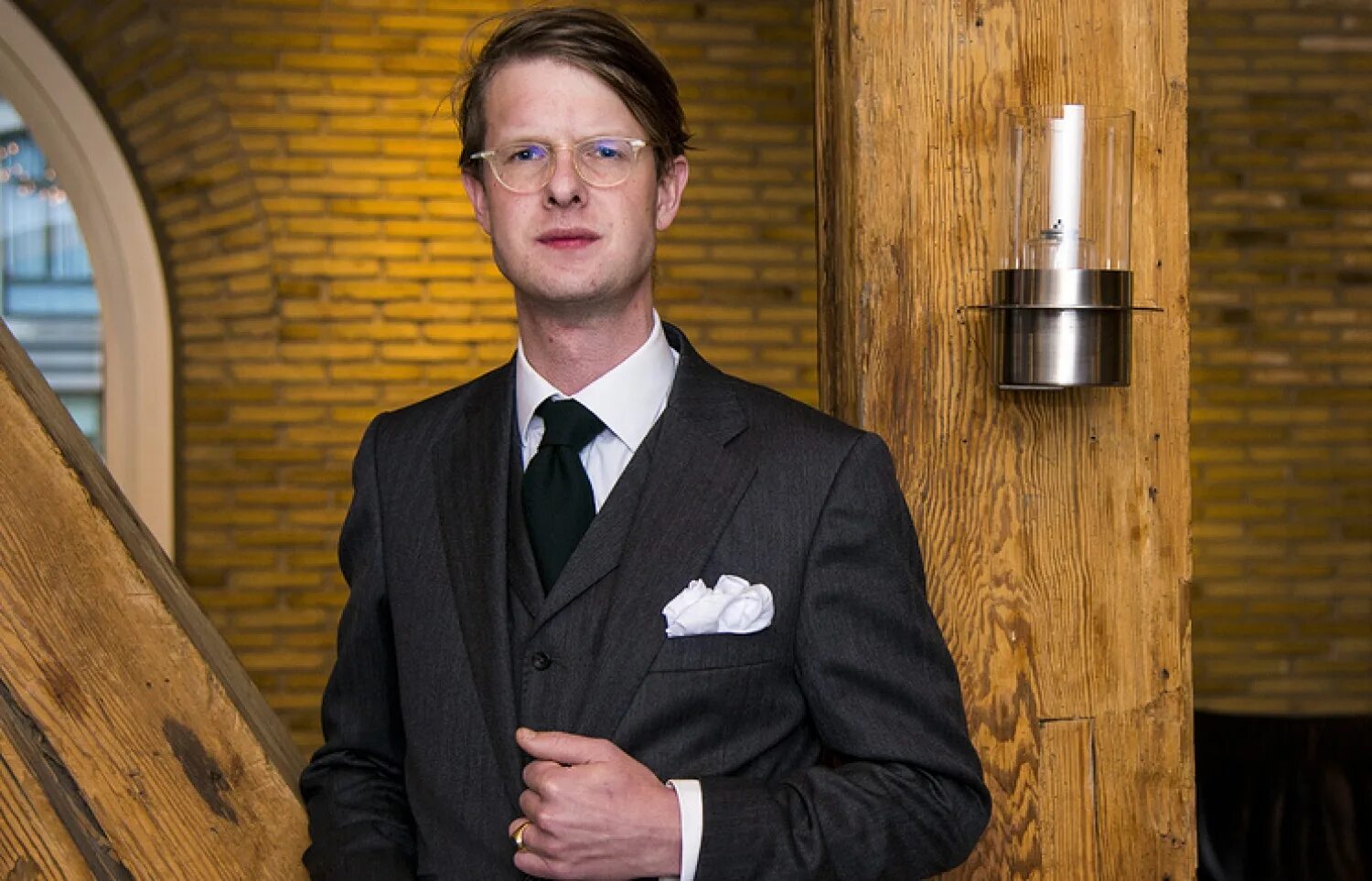 Потомок дата выхода. Потомок дата выхода. Ростислав романов 2019. Потомок дата выхода. Наследники фильм 2015 мэл.