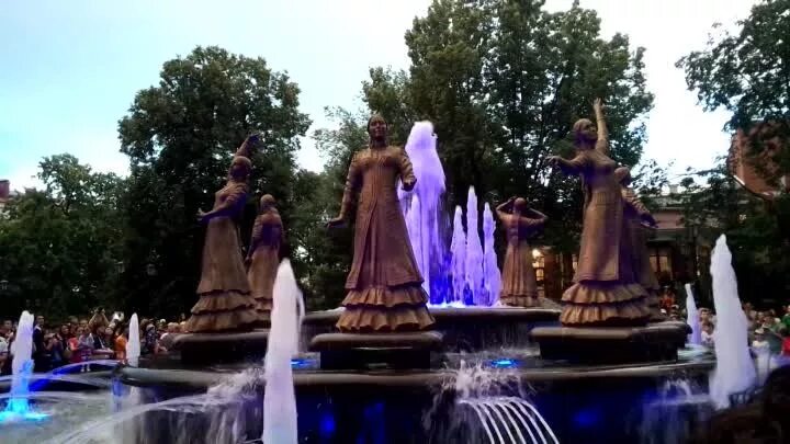 Видео семь девушек. Семь девушек фонтан в уфе ете кыз. открытие фонтана 7 девушек уфа. фонтан в сипайлово уфа. семь девушек башкирская фонтан.