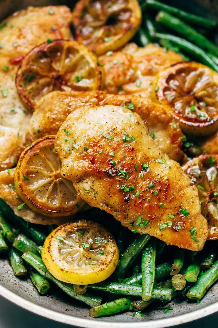 Жареная курица с фасолью. Жареные лимоны. блюда из курицы. курица со стручковой фасолью. лимонный соус к рыбе.