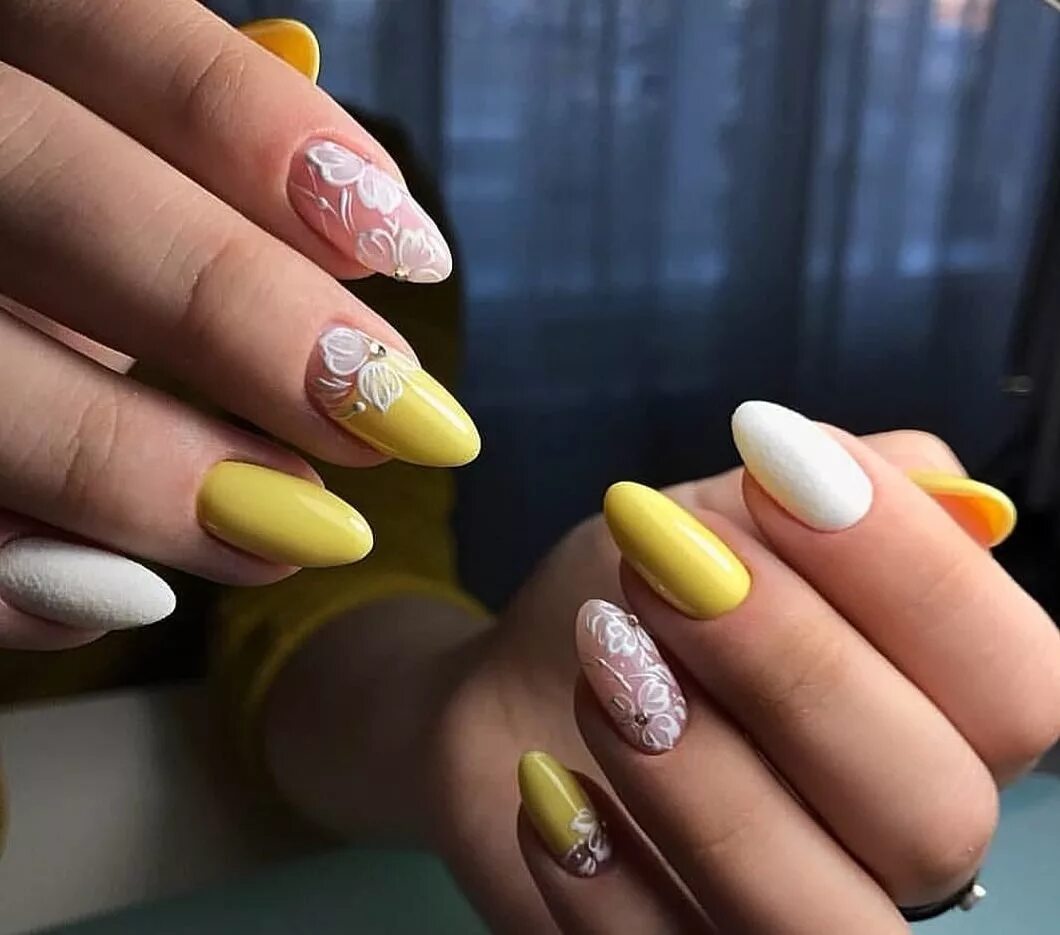 Дизайны желтых маникюр ногтей. Жёлтые ногти маникюр. Ногти в желтых тонах. Дизайн ногтей желтого цвета. Маникюр с желтыми цветами.