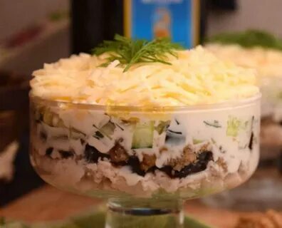Салат чернослив с курицей огурцом слоями