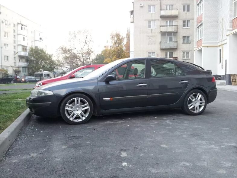 Диски рено лагуна 2. Рено лагуна 2 на 18 дисках. Диски r16 рено лагуна. Диск литой на рено лагуна 2. Рено лагуна 2 на 17 колесах.