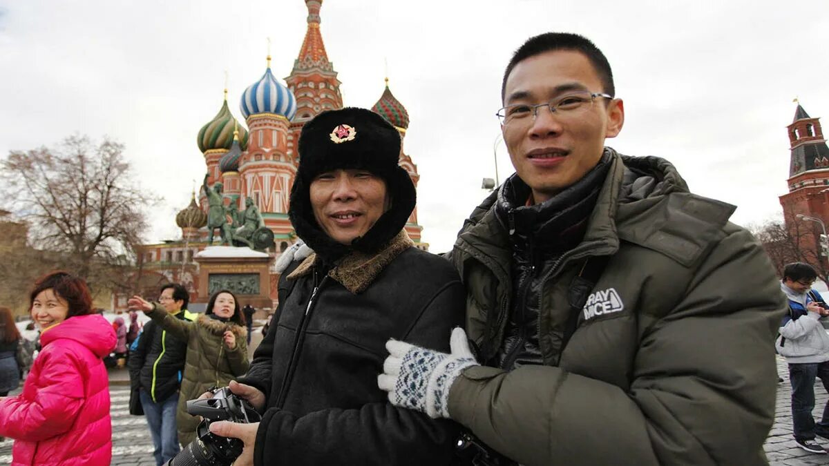 Китайцы в Москве. Китайцы в России. Туристы в России. Иностранные туристы.
