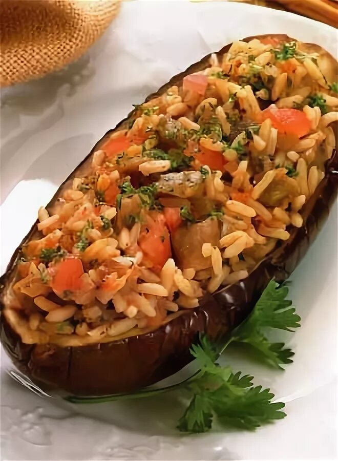 Фаршированных баклажанов с рисом. Блюдо с рисом и баклажанами. Баклажан фаршированный рисом. Постные блюда. Баклажаны с киноа.