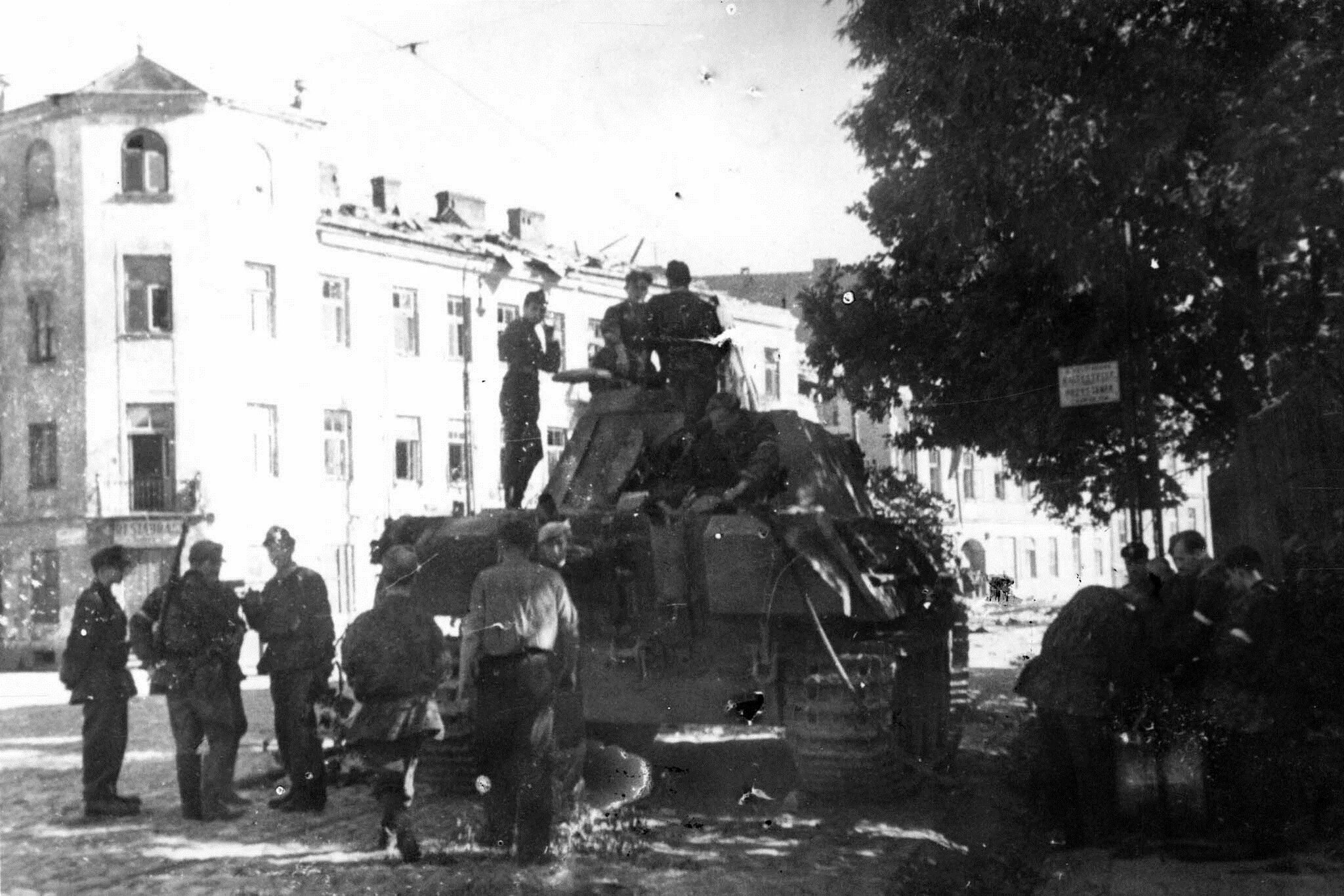 Восстания 1944 года. Варшавского Восстания 1 августа 1944. Варшавское восстание 1944 пантера.