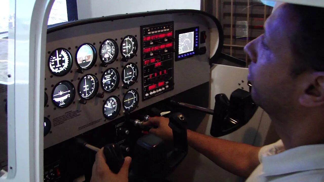 Cessna 172 Cockpit. Cessna 172 Cockpit Panel. Cessna 152 приборы. Cessna 172 Skyhawk кокпит.