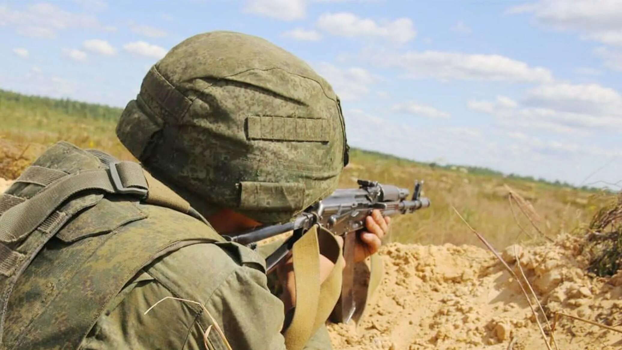 Тактическая стрельба. Российская армия учения. Белорусские мотострелки. Полигон для стрельбы.