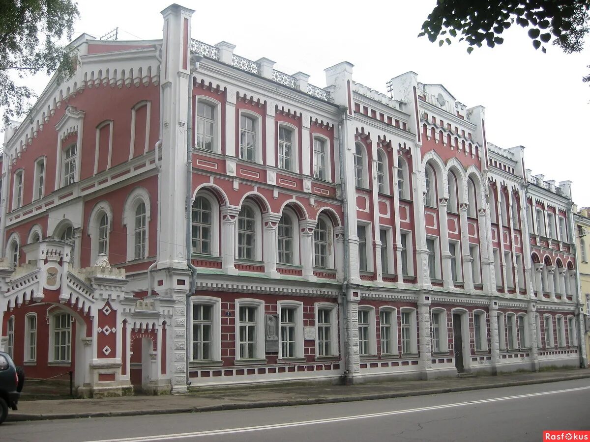 Училища смоленска. Старинная архитектура смоленска. Смоленская галерея смоленск. Коммунистическая 4 смоленск. Здание александровского реального училища смоленск.