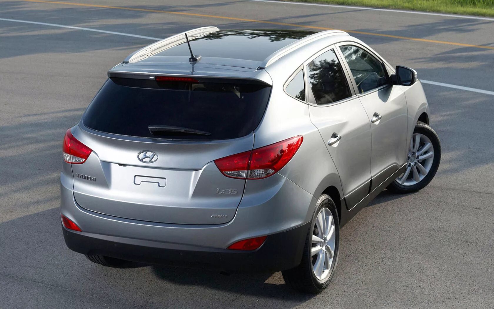 Hyundai ix35. Hyundai ix35 2010. Hyundai ix35 i. Hyundai ix35 SUV.